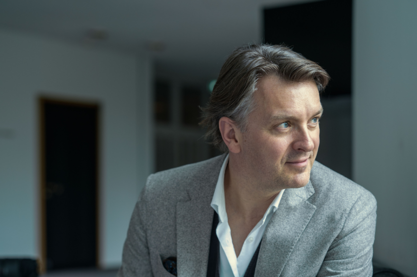 Tomáš Netopil (foto Marco Borggreve)