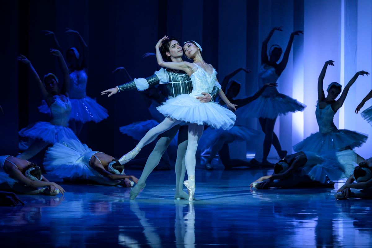 MDO Ballet - Swan Lake (Sergio Méndez Romero and Sawa Shiratsuki, photo by Serghei Gherciu)