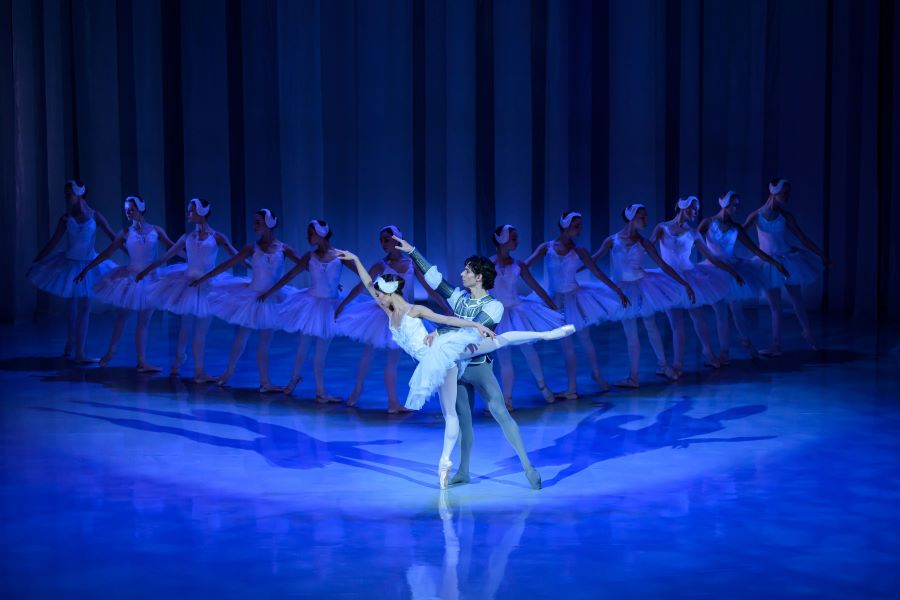 MDO Ballet - Swan Lake (Sergio Méndez Romero and Sawa Shiratsuki, photo by Serghei Gherciu)