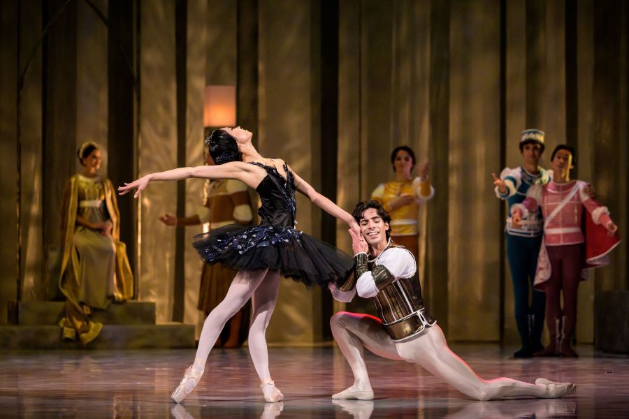 MDO Ballet - Swan Lake (Sergio Méndez Romero and Sawa Shiratsuki, photo by Serghei Gherciu)