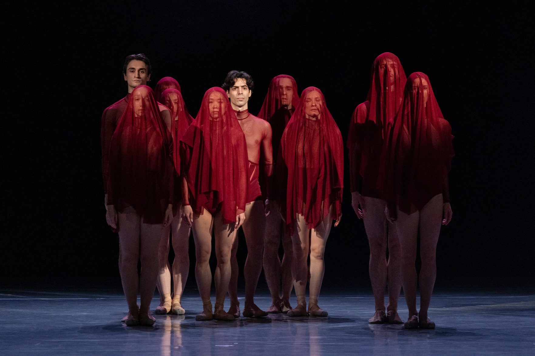 Royal Court, Sergio Méndez Romero in the middle (photo by Tereza Hrubá)