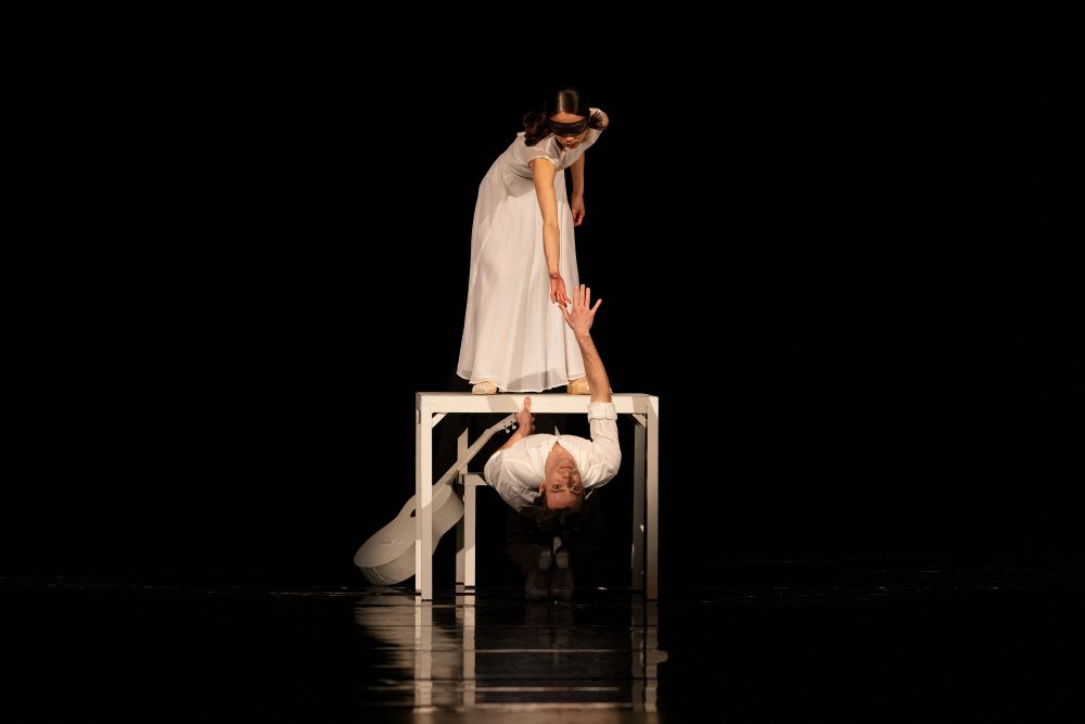 Sergio Méndez Romeo and Sawa Shiratsuki in Solo for Three (photo Tereza Hrubá)