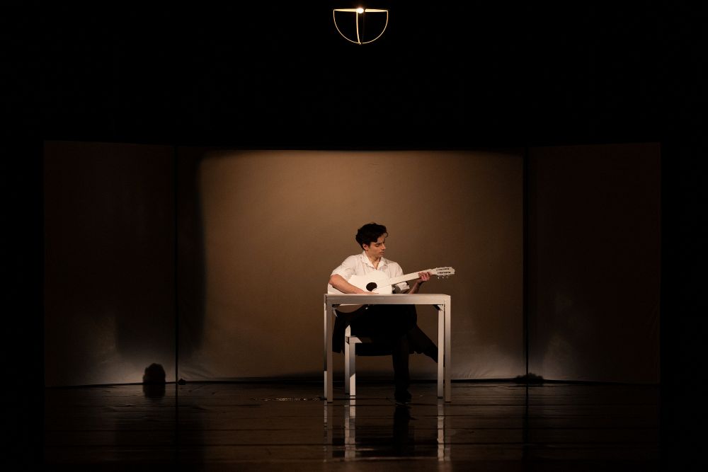 Sergio Méndez Romeo in Solo for Three (photo Tereza Hrubá)