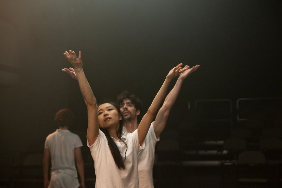 Sergio Méndez Romero and Sawa Shiratsuki in choreography WHITEflag day (photo Tereza Hrubá)
