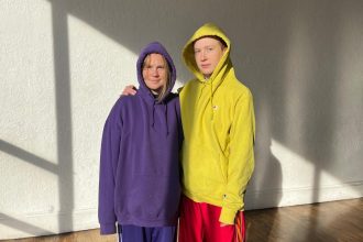 Nora Raine Thompson and Chloë Engel (foto Paris Cullen)