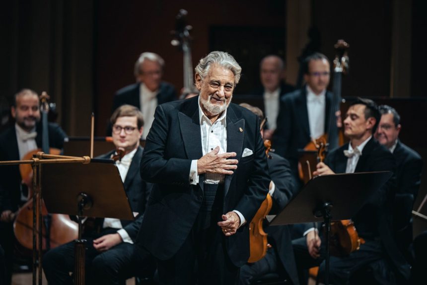 Plácido Domingo: Opera Legend, October 16, 2025, Rudolfinum, Dvořák Hall – Plácido Domingo and the Czech Radio Symphony Orchestra (source: ArtMuse, photo: Petr Chodura)