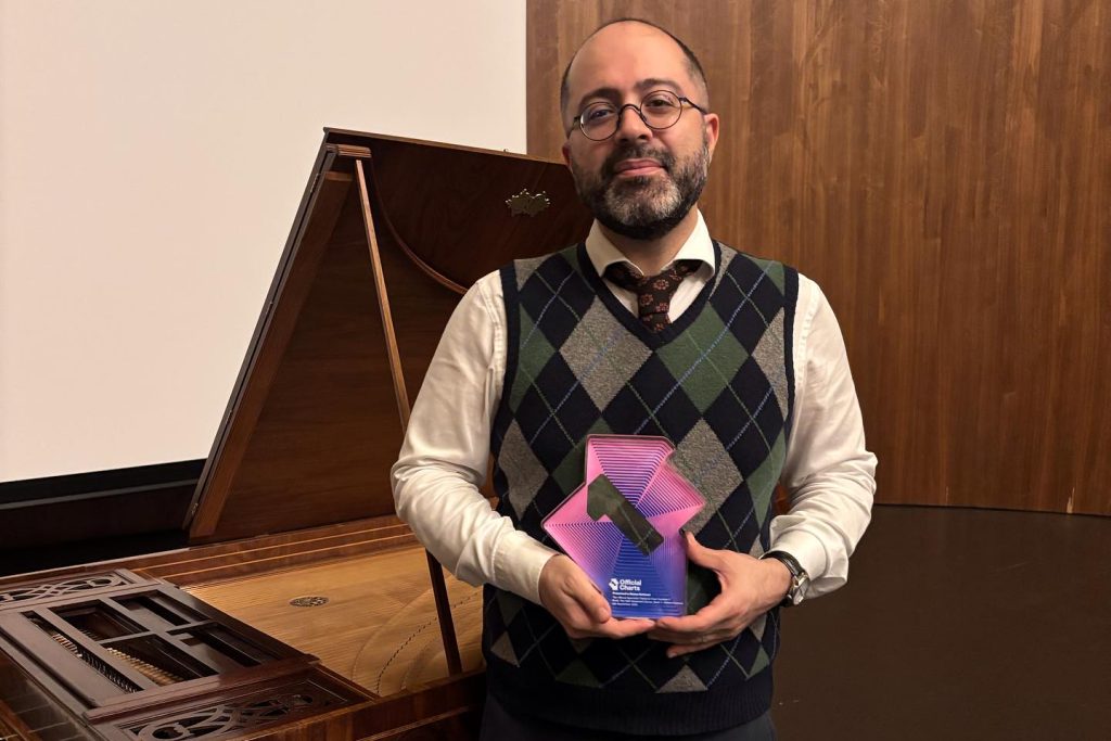 Mahan Esfahani (source Mahan Esfahani, Harpsichordist)