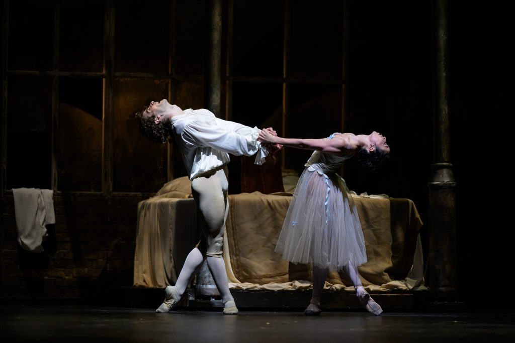 Kenneth MacMillan: Manon, National Theatre – Federico Ievoli and Aya Okumura (photo by Serghei Gherciu)