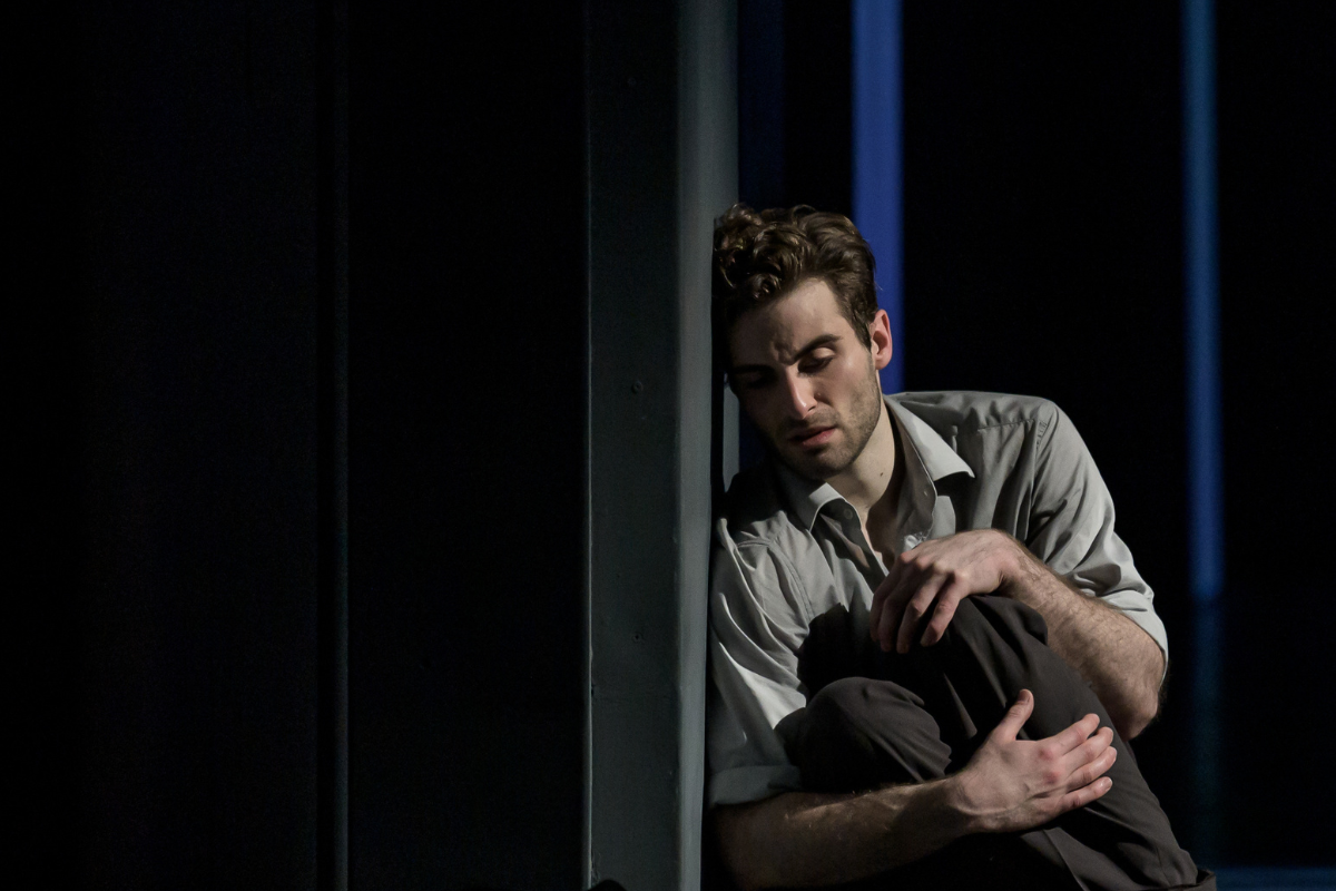 Mauro Bigonzetti: Kafka: The Trial, National Theatre – Federico Ievoli (photo by Serghei Gherciu)