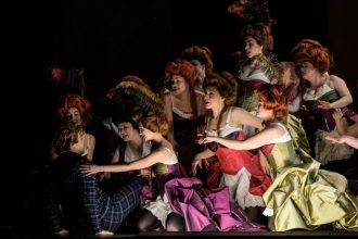 Richard Wagner: Parsifal – Matthew Newlin (Parsifal), State Opera Chorus and National Theatre Chorus, State Opera, Prague (Source: National Theatre; Photo: Serghei Gherciu)