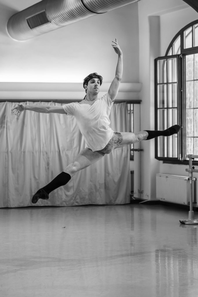 George Balanchine: Brahms-Schoenberg Quartet, The Czech National Ballet, rehearsal – Erivan Garioli (Photo by Serghei Gherciu)