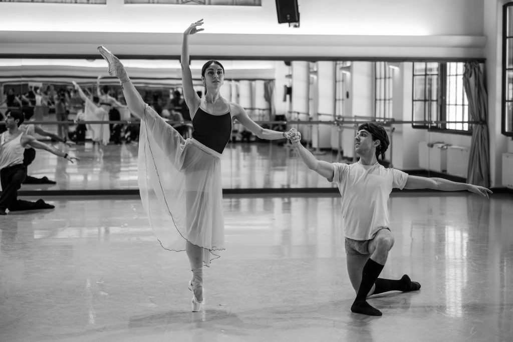 George Balanchine: Brahms-Schoenberg Quartet, The Czech National Ballet, rehearsal – Nina Fernandes and Erivan Garioli (Photo by Serghei Gherciu)