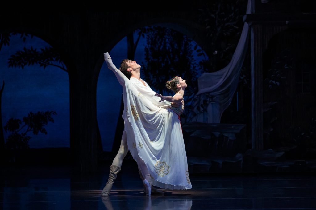 Sergei Prokofiev: Romeo and Juliet, The Czech National Ballet – Nina Fernandes and Erivan Garioli (Photo by Serghei Gherciu)
