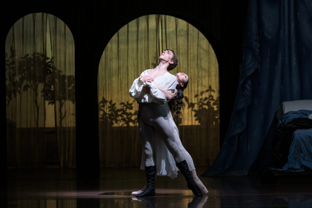Sergei Prokofiev: Romeo and Juliet, The Czech National Ballet – Nina Fernandes and Erivan Garioli (Photo by Serghei Gherciu)